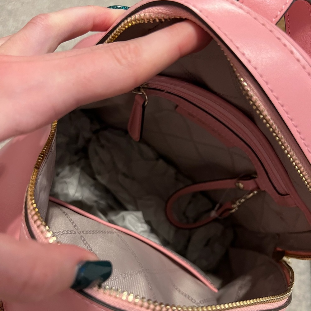 BRAND NEW MK RHEA ZIP IN ~CARNATION~ 🩷 - Picture 6 of 13